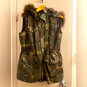 Cotton camo vest, lined with natural rabbit, hunter green